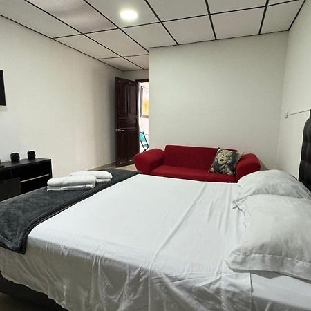 Acogedor Apartaestudio Ubicado En La Zona Rosa De Pereira Apartment ภายนอก รูปภาพ