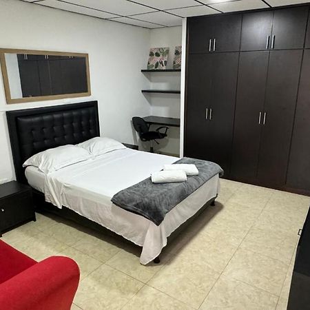 Acogedor Apartaestudio Ubicado En La Zona Rosa De Pereira Apartment ภายนอก รูปภาพ