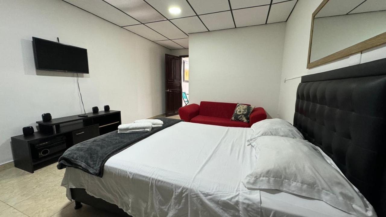 Acogedor Apartaestudio Ubicado En La Zona Rosa De Pereira Apartment ภายนอก รูปภาพ