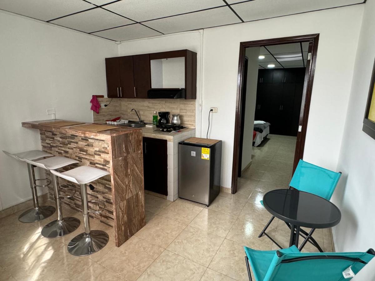 Acogedor Apartaestudio Ubicado En La Zona Rosa De Pereira Apartment ภายนอก รูปภาพ