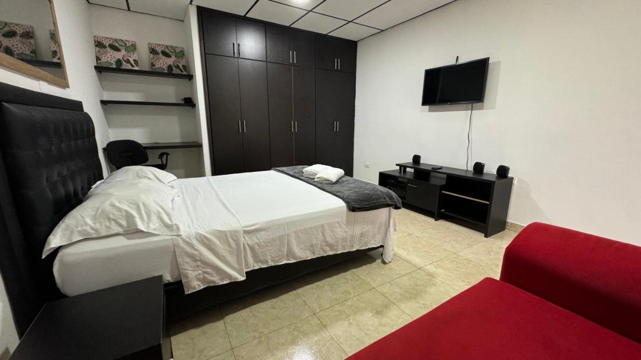 Acogedor Apartaestudio Ubicado En La Zona Rosa De Pereira Apartment ภายนอก รูปภาพ