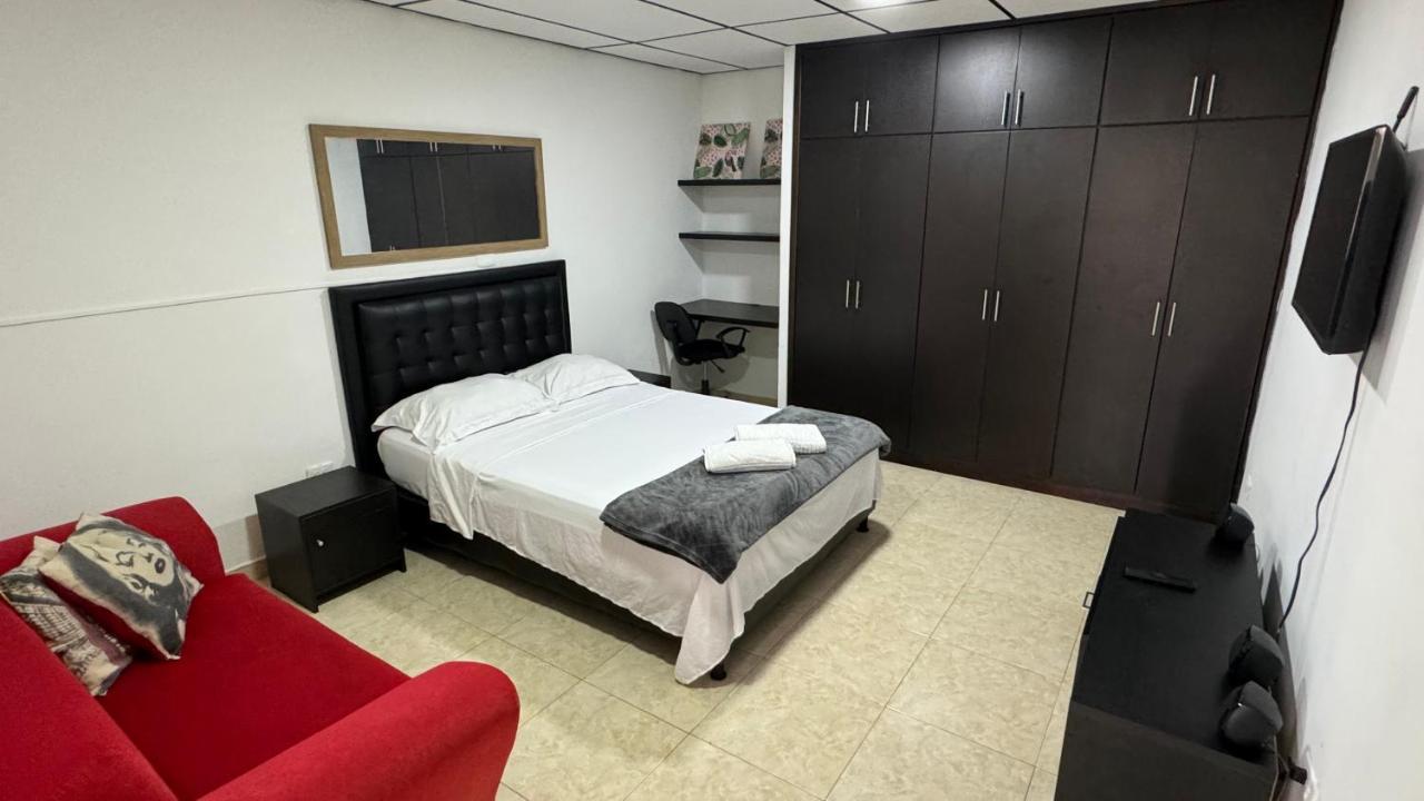 Acogedor Apartaestudio Ubicado En La Zona Rosa De Pereira Apartment ภายนอก รูปภาพ
